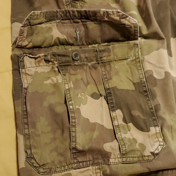 Old Navy Camouflage Green Cargo shorts - Picture 13 of 15